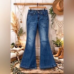 BCBGENERATION High Rise Curvy Flare Jeans Size 5/27 Medium Blue Denim